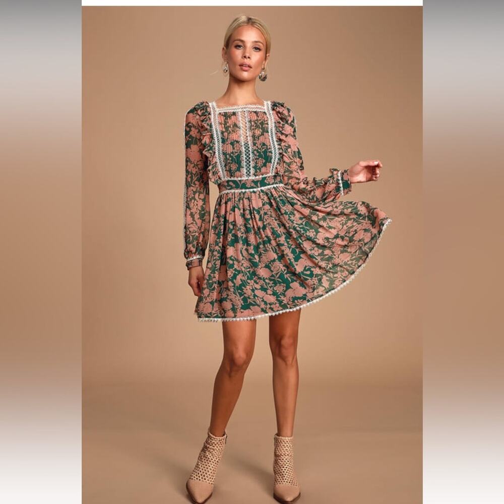 Jovonna London Tatlana pink and green chiffon long sleeved skater dress, med‎